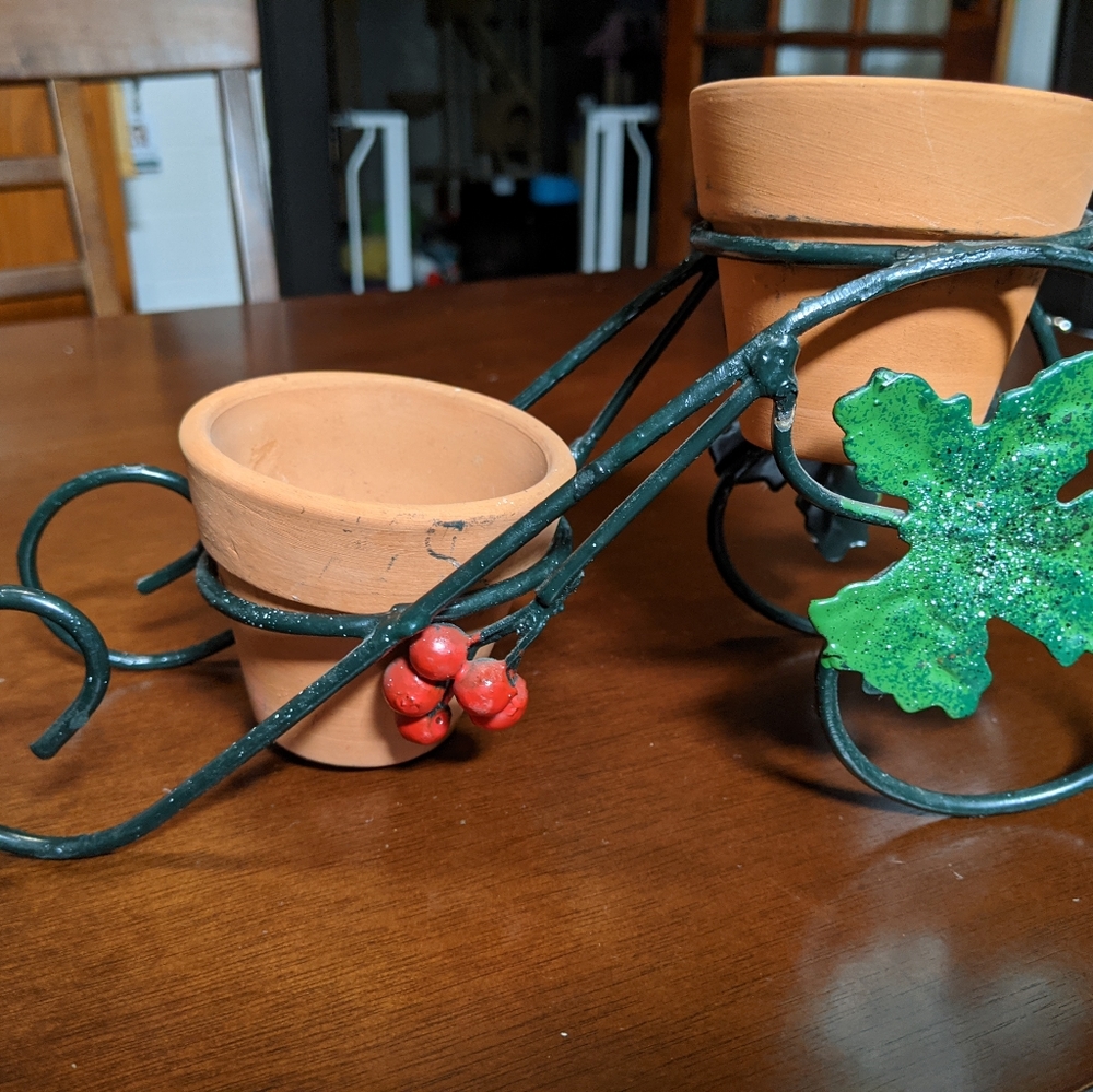 Metal carriage sleigh plant stand 6" tall